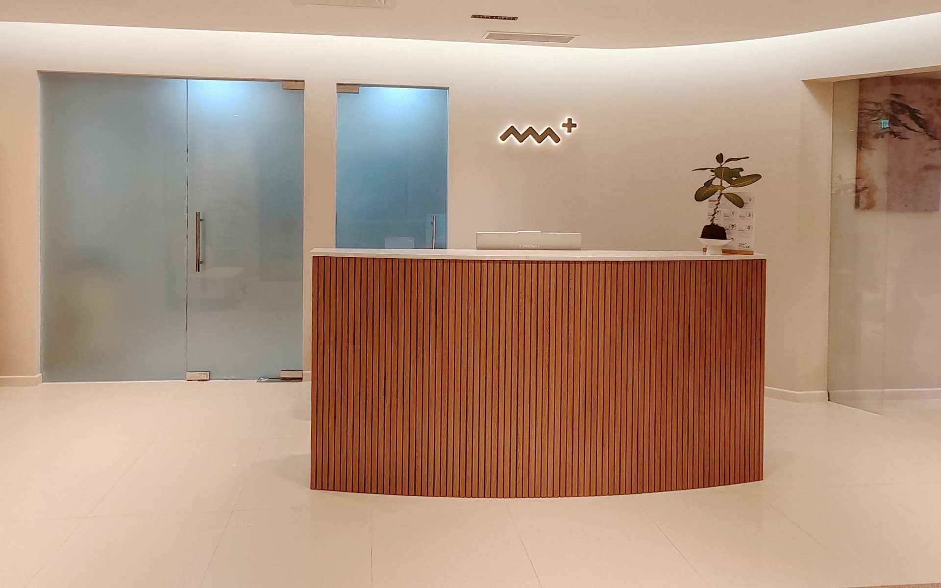 Signature Outlet interior-02 entrance-min